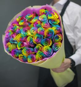 35 Радужных роз