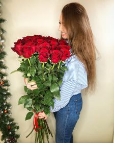 19 длинных роз 110 см 